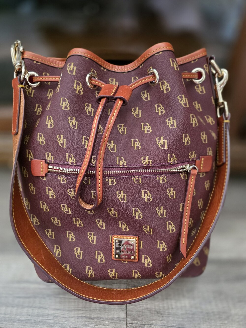Dooney & Bourke Burgundy Monogram Y2K Logo Drawstring Shoulder Bucket Bag Luxury - Picture 16 of 16